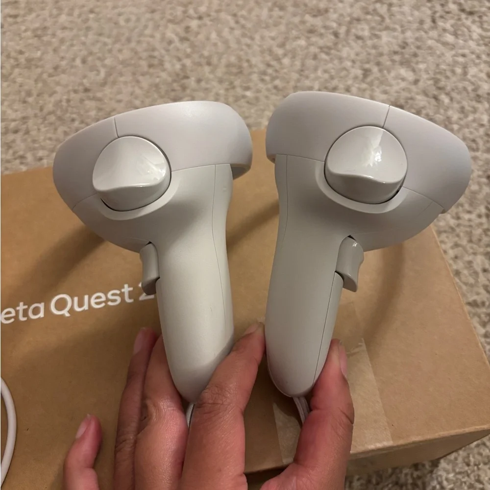 META QUEST 2 IMMERSIVE ALL IN ONE VIRTUAL REALITY HEADSET